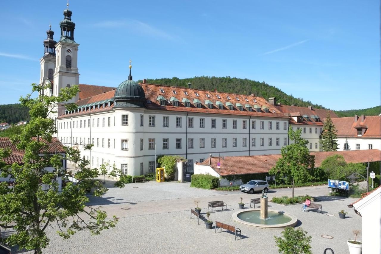 65Qm Wohnung Klosterblick Im Historischen Pfarrhaus Pielenhofen المظهر الخارجي الصورة